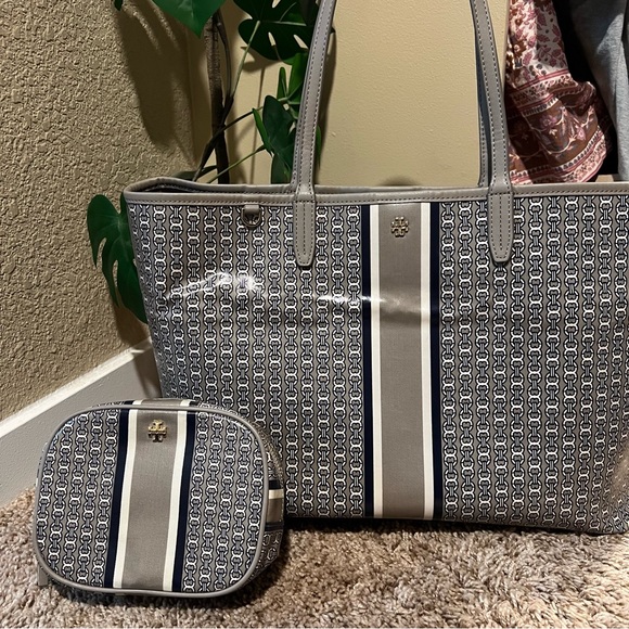 Tory Burch Tote Bag and matching pouch - Picture 1 of 11
